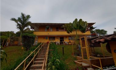 Venta casa campestre con 5 pesebreras y piscina en Guarne