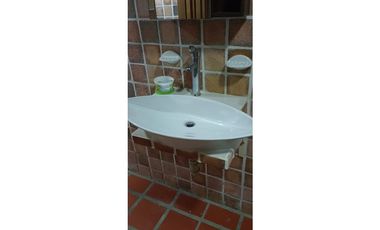 Venta casa campestre con 5 pesebreras y piscina en Guarne