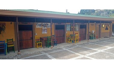 Venta casa campestre con 5 pesebreras y piscina en Guarne