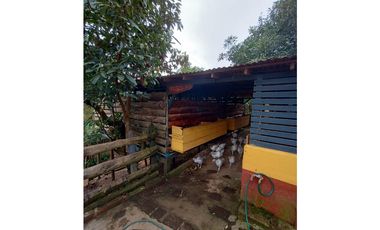 Venta casa campestre con 5 pesebreras y piscina en Guarne