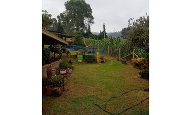 Venta casa campestre con 5 pesebreras y piscina en Guarne
