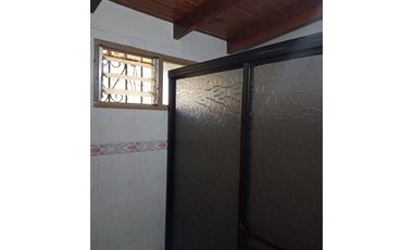 Venta casa campestre con 5 pesebreras y piscina en Guarne