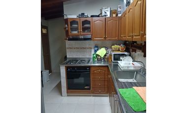 Venta casa campestre con 5 pesebreras y piscina en Guarne