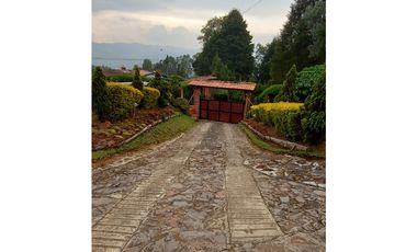 Venta casa campestre con 5 pesebreras y piscina en Guarne