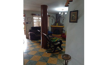 Venta casa campestre con 5 pesebreras y piscina en Guarne