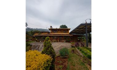 Venta casa campestre con 5 pesebreras y piscina en Guarne