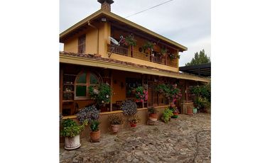 Venta casa campestre con 5 pesebreras y piscina en Guarne