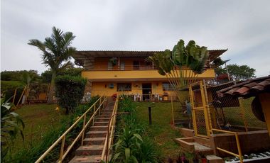 Venta casa campestre con 5 pesebreras y piscina en Guarne