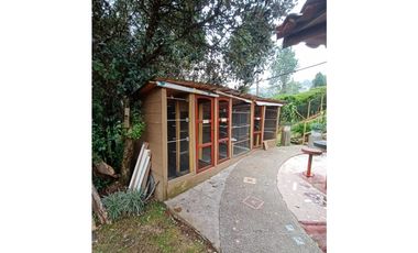 Venta casa campestre con 5 pesebreras y piscina en Guarne