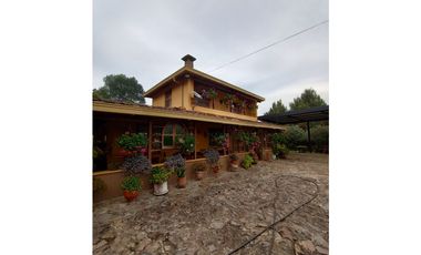 Venta casa campestre con 5 pesebreras y piscina en Guarne