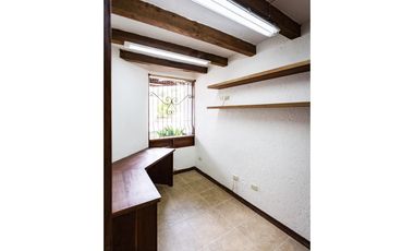 Casa en unidad cerrada cerca a San Antonio