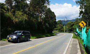 LOTE COMERCIAL A BORDO DE VIA  ENTRANDO AL RETIRO DE 5.340 M2
