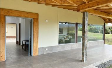 Venta casa campestre 1 planta en La Ceja – Vista, diseño y unidad 24/7