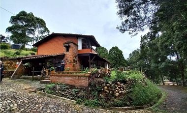 Finca agropecuaria de 6,4 ha con cultivo de aguacate en venta