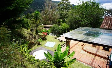 FINCA EL RETIRO CON 5 CONSTRUCCIONES