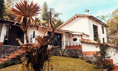 FINCA EL RETIRO CON 5 CONSTRUCCIONES