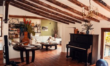 FINCA EL RETIRO CON 5 CONSTRUCCIONES