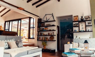 FINCA EL RETIRO CON 5 CONSTRUCCIONES