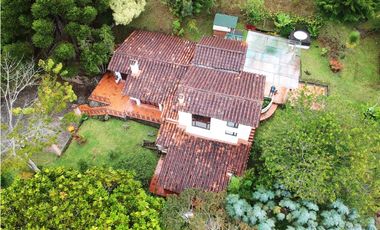 FINCA EL RETIRO CON 5 CONSTRUCCIONES