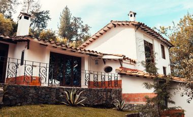 FINCA EL RETIRO CON 5 CONSTRUCCIONES