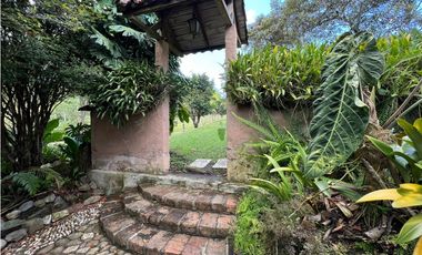 Casa finca moderna con 4 habitaciones, en el Capiro Llanogrnde