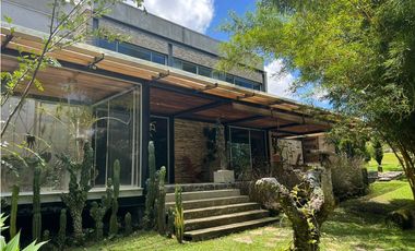 Casa finca moderna con 4 habitaciones, en el Capiro Llanogrnde