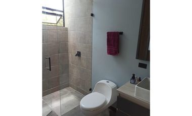 Venta de casa moderna con 3 habitaciones en Unidad cerrada en La Ceja