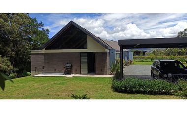 Venta de casa moderna con 3 habitaciones en Unidad cerrada en La Ceja