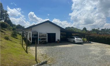 Casa finca en unidad cerrada sector aeropuerto La Mosquita