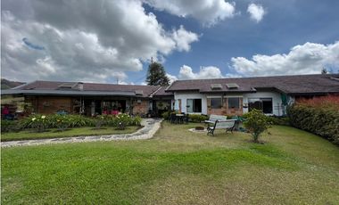Casa finca en unidad cerrada sector aeropuerto La Mosquita