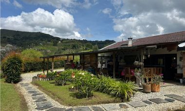 Casa finca en unidad cerrada sector aeropuerto La Mosquita
