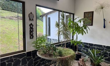 Casa finca en unidad cerrada sector aeropuerto La Mosquita