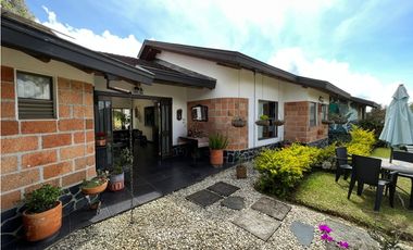 Casa finca en unidad cerrada sector aeropuerto La Mosquita