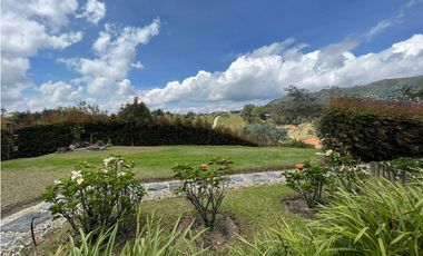 Casa finca en unidad cerrada sector aeropuerto La Mosquita