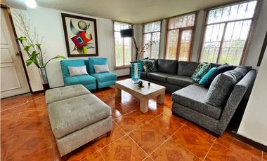 Casa finca con 5 habitaciones en Marinilla