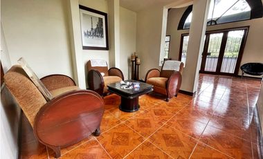 Casa finca con 5 habitaciones en Marinilla