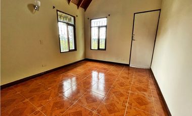 Casa finca con 5 habitaciones en Marinilla