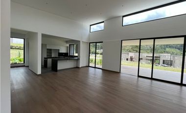 Venta | Casa campestre nueva en Fizebad, unidad cerrada exclusiva