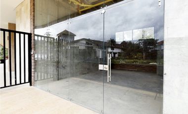 Local comercial en El Retiro sobre las palmas.