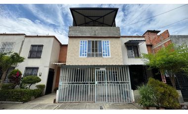 Casa de dos pisos más terraza en venta / permuta Chapinero Sur Palmira