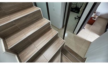 Casa de dos pisos más terraza en venta / permuta Chapinero Sur Palmira