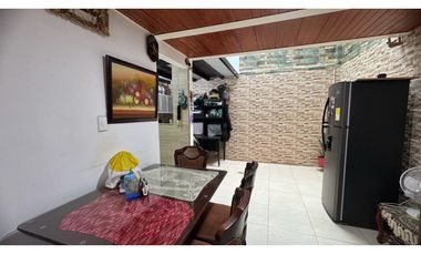 Casa de dos pisos más terraza en venta / permuta Chapinero Sur Palmira