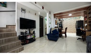 Casa de dos pisos más terraza en venta / permuta Chapinero Sur Palmira