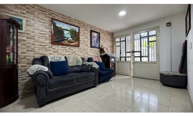 Casa de dos pisos más terraza en venta / permuta Chapinero Sur Palmira