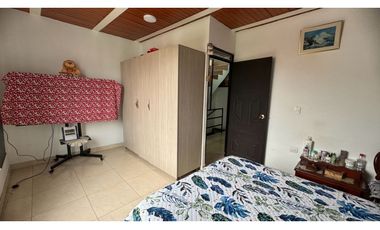 Casa de dos pisos más terraza en venta / permuta Chapinero Sur Palmira