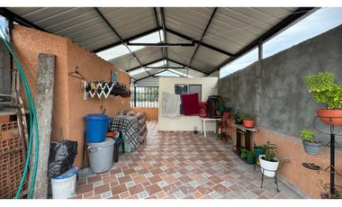 Casa de dos pisos más terraza en venta / permuta Chapinero Sur Palmira
