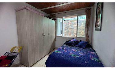 Casa de dos pisos más terraza en venta / permuta Chapinero Sur Palmira