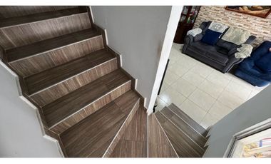 Casa de dos pisos más terraza en venta / permuta Chapinero Sur Palmira