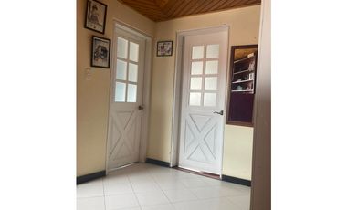 VENTA DE ESPACIOSA CASA Y LOCAL COMERCIAL  CERCA DEL CENTRO HISTORICO