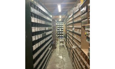 VENTA DE ESPACIOSA CASA Y LOCAL COMERCIAL  CERCA DEL CENTRO HISTORICO